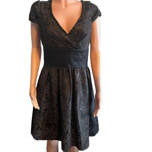 Decode 1.8 dress, sz 12,‎ fit flare, v- neck, beaded,metallic, stretchy waist